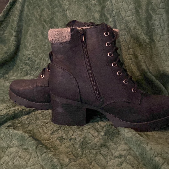 Black boots. - Picture 4 of 4